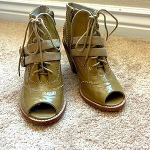 Plomo peep-toe booties